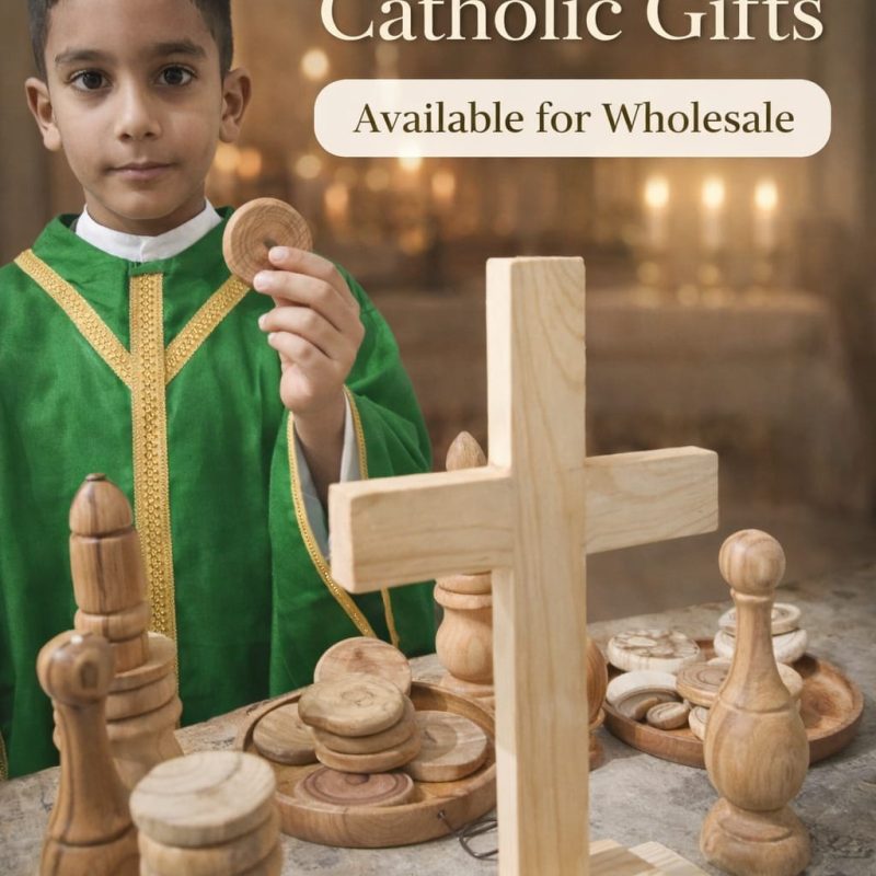 Wooden Mass kit, green chasuble
